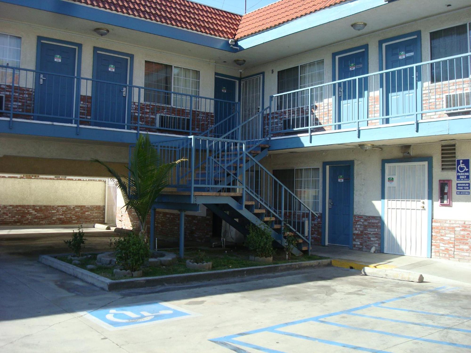 Scottish Inns Long Beach Extérieur photo